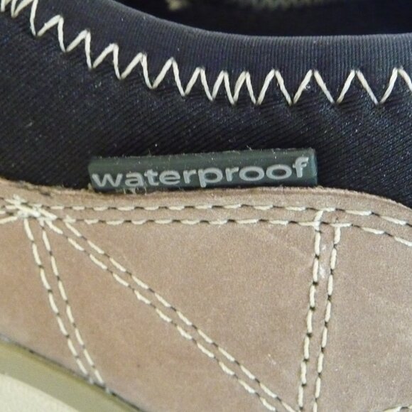 CLARKS Wave Walk Slip On Shoes WATERPROOF 6.5 - Picture 3 of 15